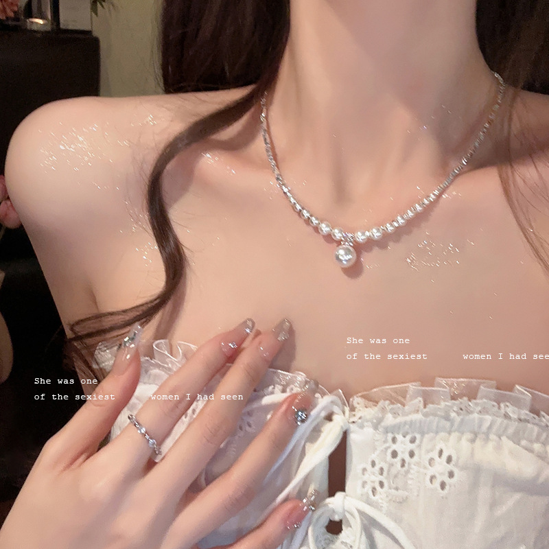 This light luxury, niche and high-end silver pearl necklace with a few taels of pearls is fashionable, versatile and elegant. It is a popular collarbone chain pic 11