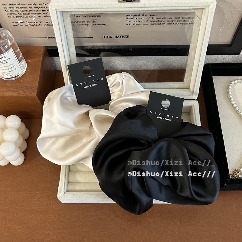 High-quality, retro large intestine hair band with a large 18cm diameter satin finish, exuding a fashionable and high-end vibe. Large intestine hair band headband pic 7
