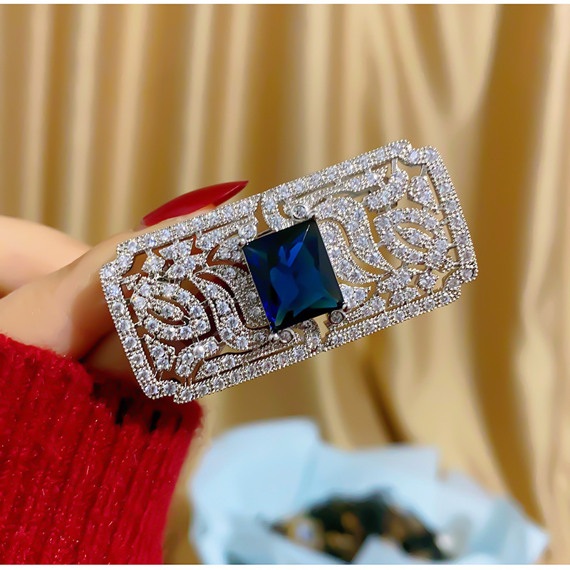 European and American retro geometric-shaped vintage medal brooch, creative and simple clothing pin, copper inlaid zircon in stock wholesale pic 8