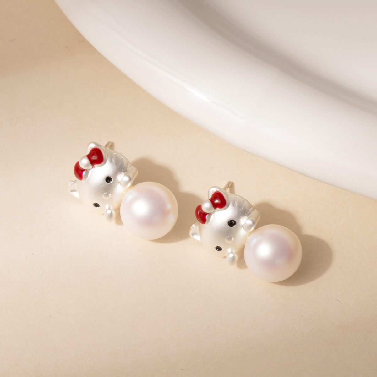 精致可爱甜美风仿人鱼姬珍珠滴釉kitty猫耳钉少女心爆棚百搭耳饰详情7