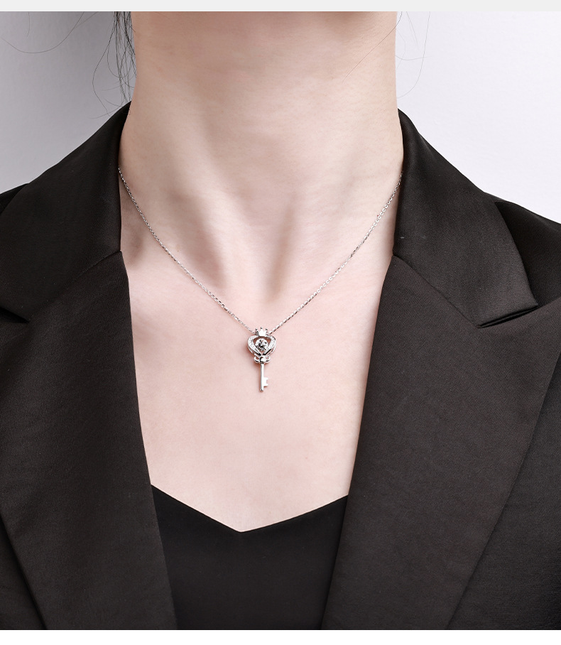 Zhuoheng Select S925 All-silver dynamic Moissanite key Necklace Yellow Crown Non-allergic Heart ins Style Key Pendant pic 4