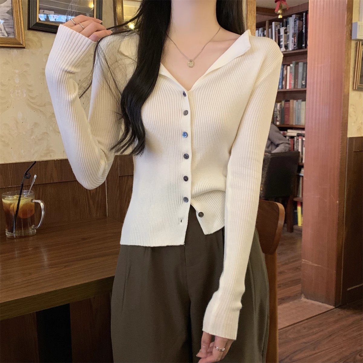 法式翻领长袖针织开衫女秋季2024新款小众设计感修身打底短款上衣详情13