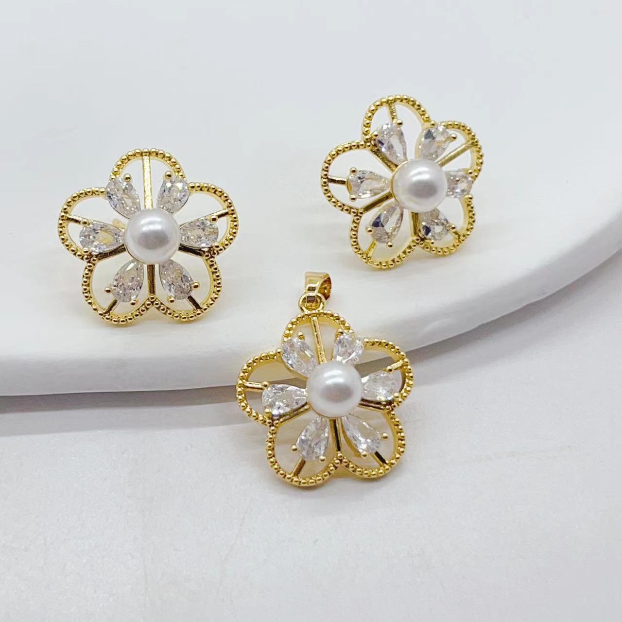 T-square zircon exquisite five-petal flower hollowed-out pearl flower necklace stud set of three accessories, copper-plated 18K color retention pic 4