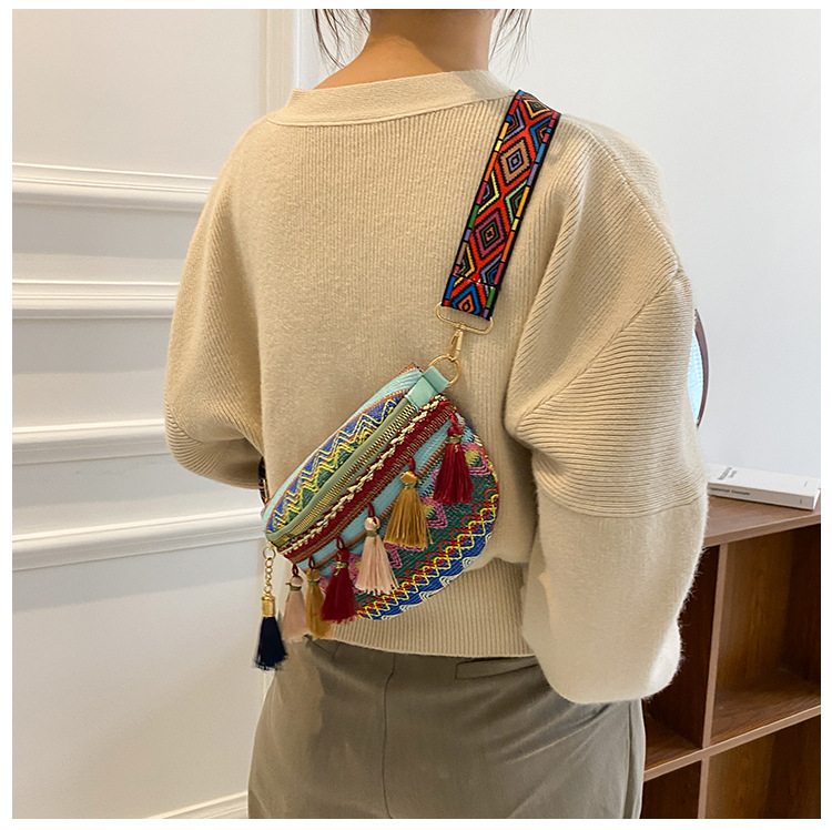 国潮民族风撞色流苏包包女新款编织个性复古彩带腰包斜挎详情13