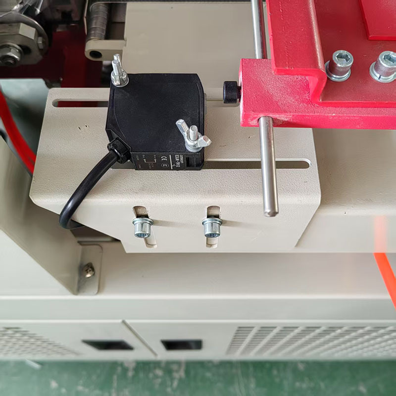 Fully automatic heat shrink film packaging machine, L-shaped sealing and cutting machine, egg tray POf film automatic packaging and plastic sealing machine pic 4