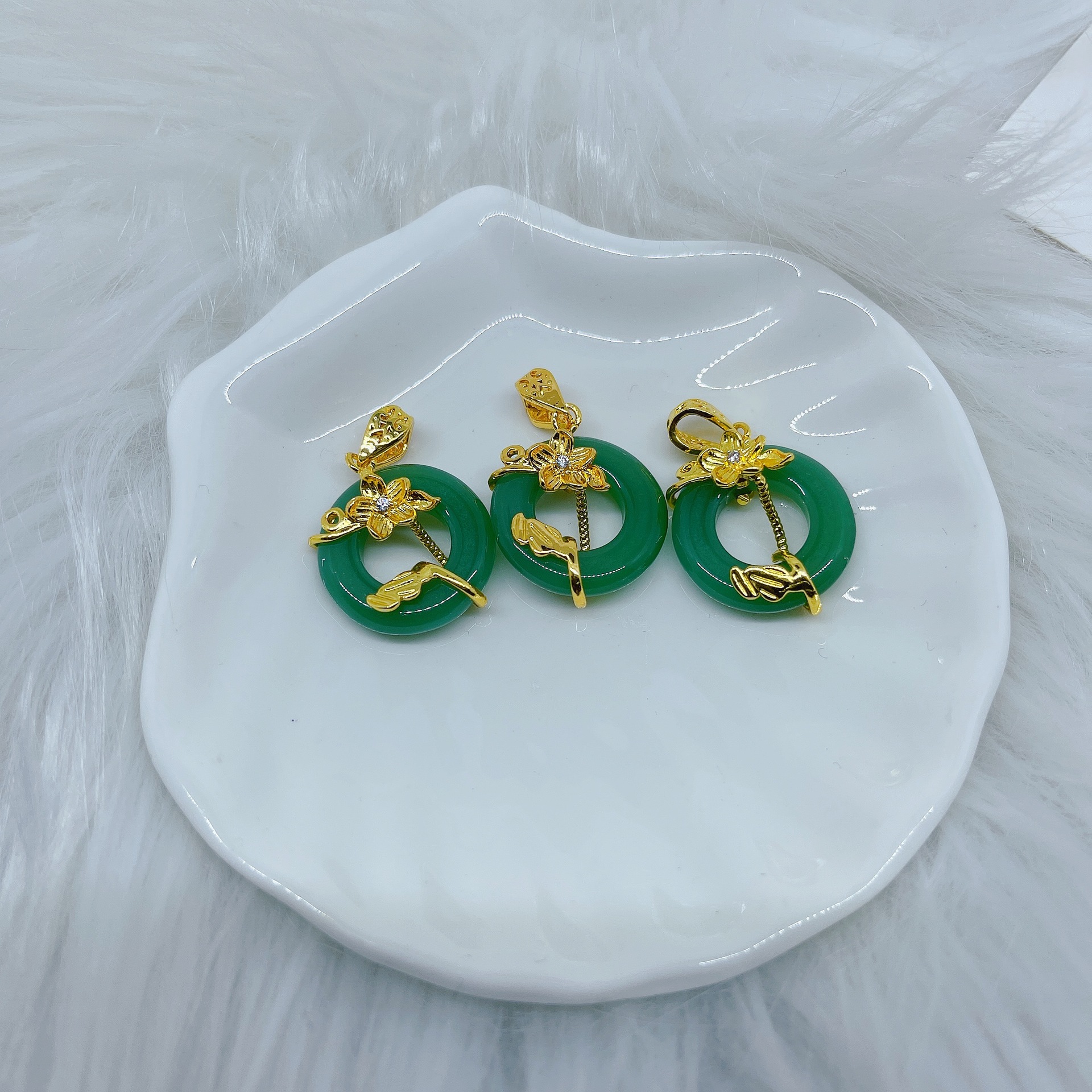 European and American cross-border fashion emerald oval light luxury cold style, niche copper-plated 18K gold versatile accessory pic 8