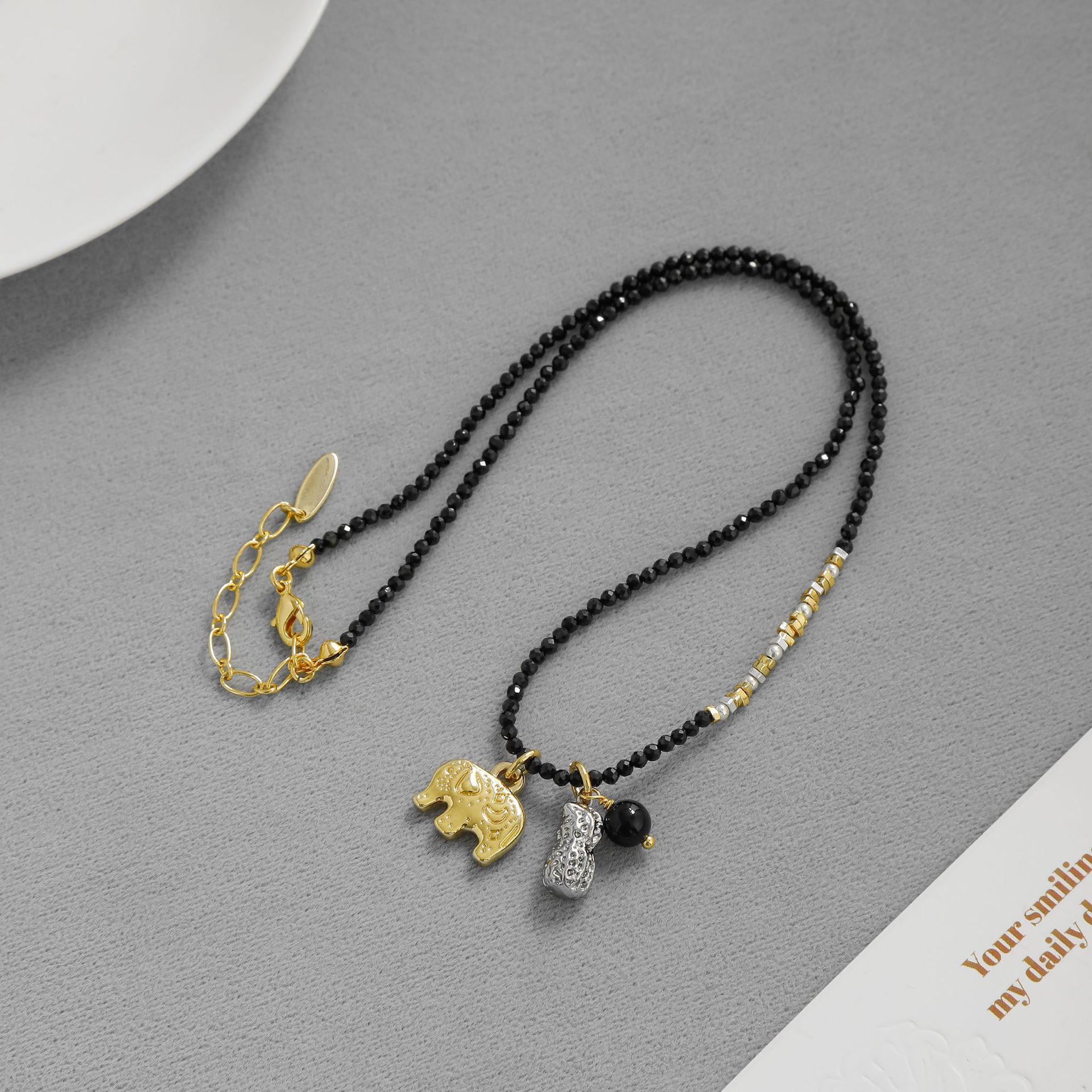 LAZY家好事花生小象项链 气质百搭精致感黑玛瑙串珠小象锁骨链详情9