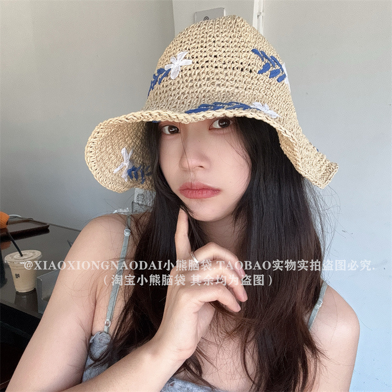 A large-brimmed straw hat for women, a summer handcrafted hook flower vacation beach sunshade straw woven sun hat, sweet and versatile, a small hat that shows off your face pic 4