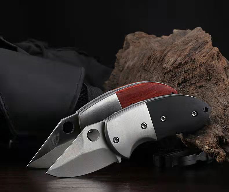 Wholesale outdoor mini EDC portable knives, keychain pocket knives, stainless steel folding knives, unboxing and express delivery tools, folding knives, portable, lightweight and practical pic 12