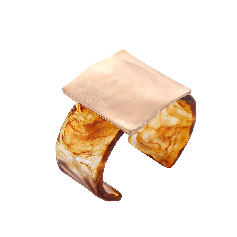 跨境亚马逊热卖欧美原创几何拉丝正方金属高级简约女士大气手镯详情4