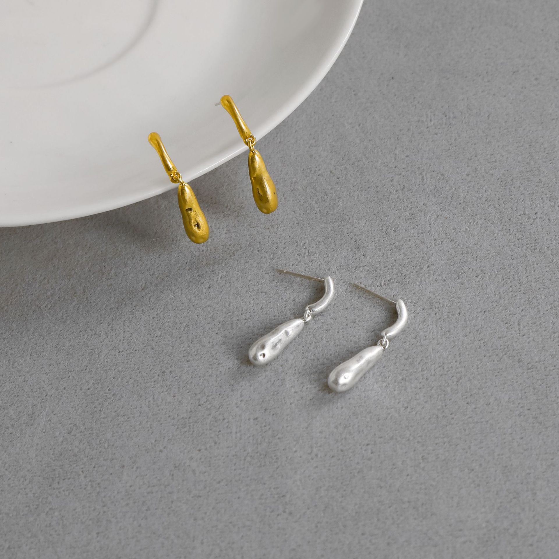 TEN家不规则水滴耳钉 夏季爆款轻奢冷淡风哑光肌理感锤面长款耳钉详情9