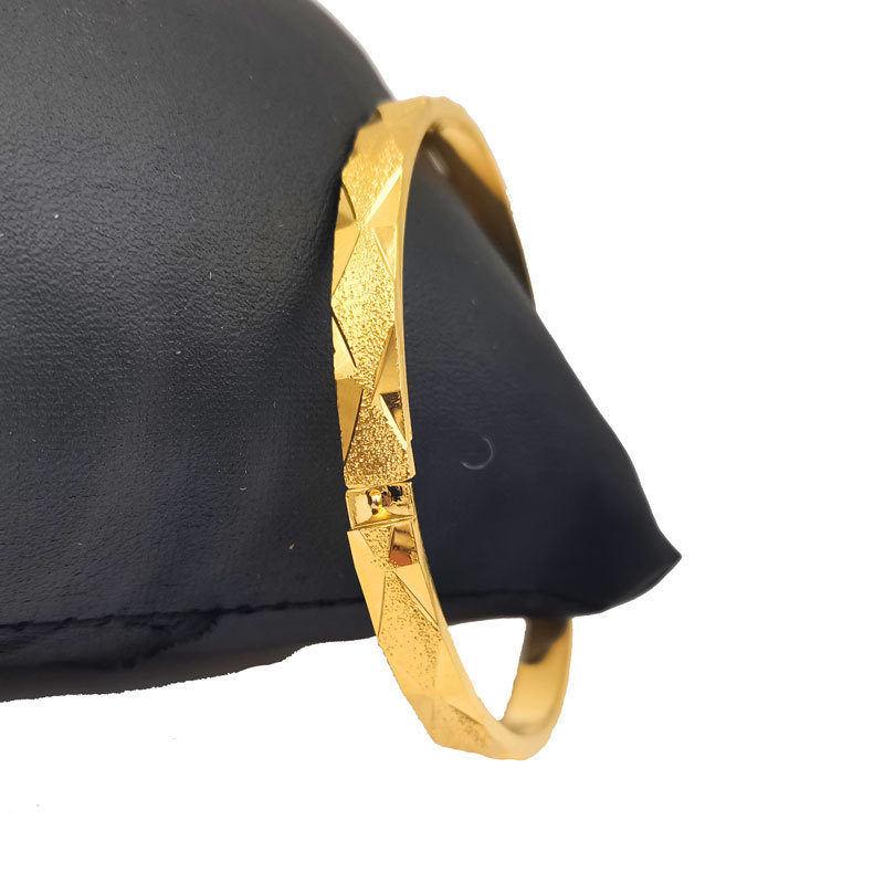 Ethnic style lotus peacock open bracelet, brass gold-plated jewelry, multiple sand gold creative street stall wholesale pic 10