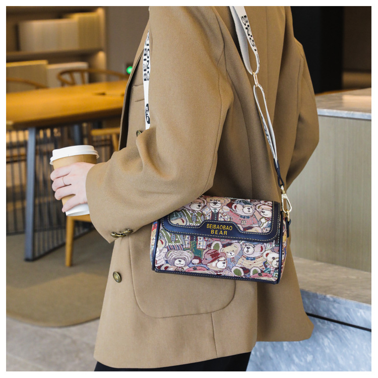 北包包源头工厂小众设计原创卡通小熊包潮时尚斜挎包单肩女包详情12
