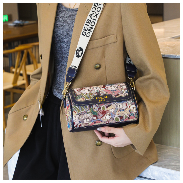 北包包源头工厂小众设计原创卡通小熊包潮时尚斜挎包单肩女包详情16