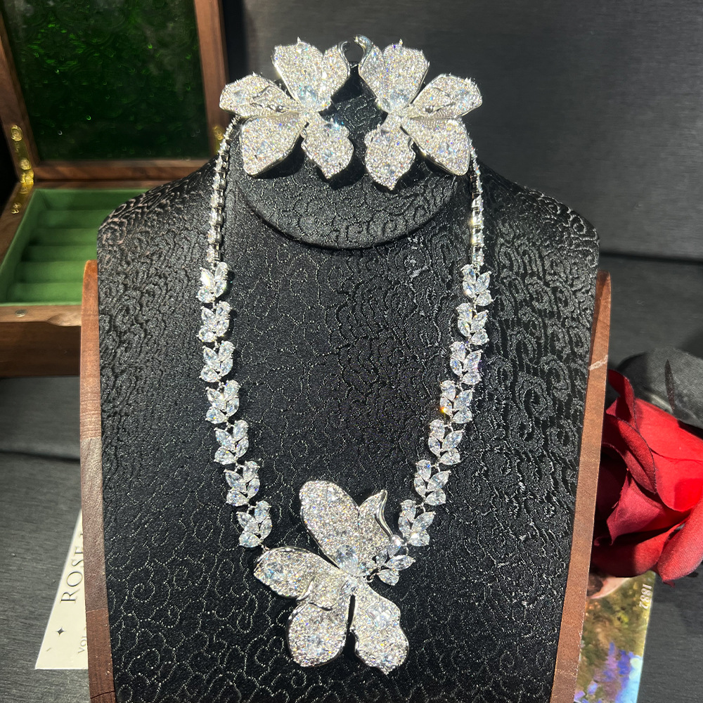 明星同款辣妹超闪大花朵耳饰重工轻奢高级满镶锆跨境热销个性首饰详情9