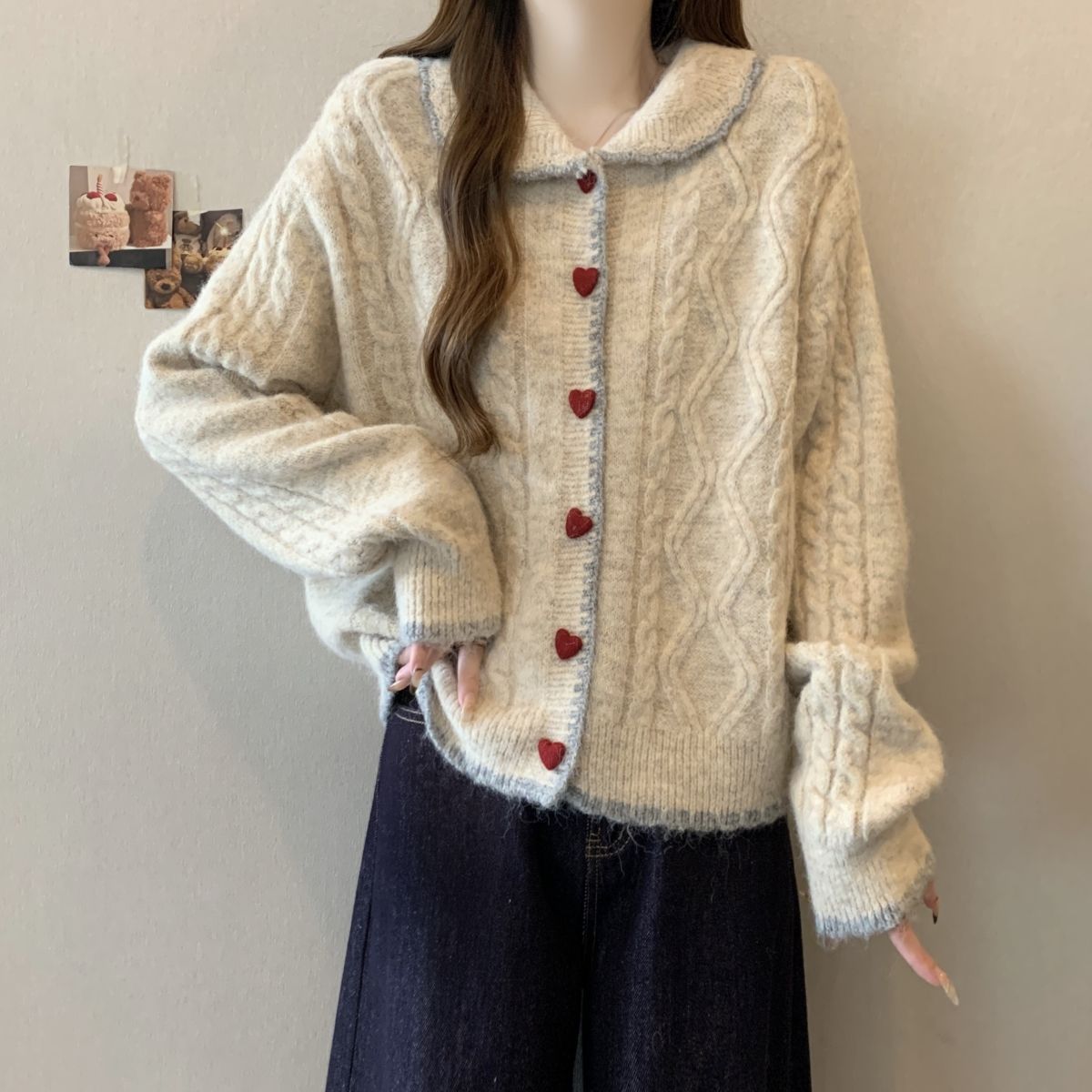 A gentle heart-shaped sweater with a doll-neck button and a twist, a new style of laid-back knitted coat and cardigan pic 9