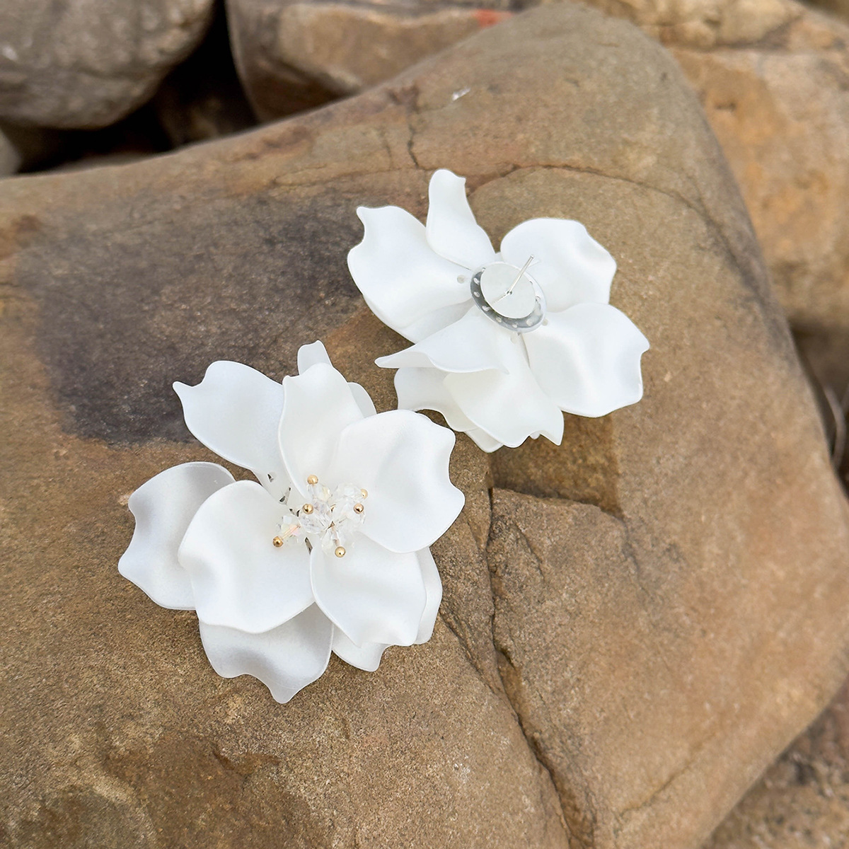 亚马逊跨境清新甜美彩色树脂花瓣花朵耳钉气质多巴胺 耳环耳饰女详情36