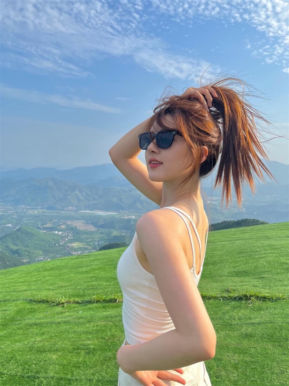 赵露思同款白色吊带背心女夏季薄款外穿内搭带胸垫一体式打底上衣详情17