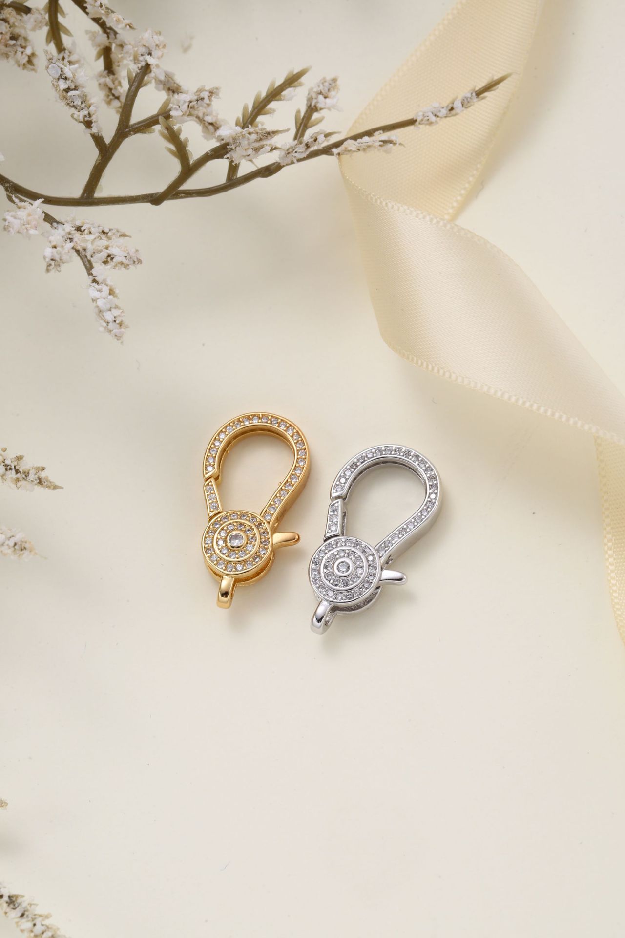 High-quality diamond-encrusted, high-grade brass cast special-shaped lobster pendant, necklace pendant, clothing pendant, 18K color retention pic 3