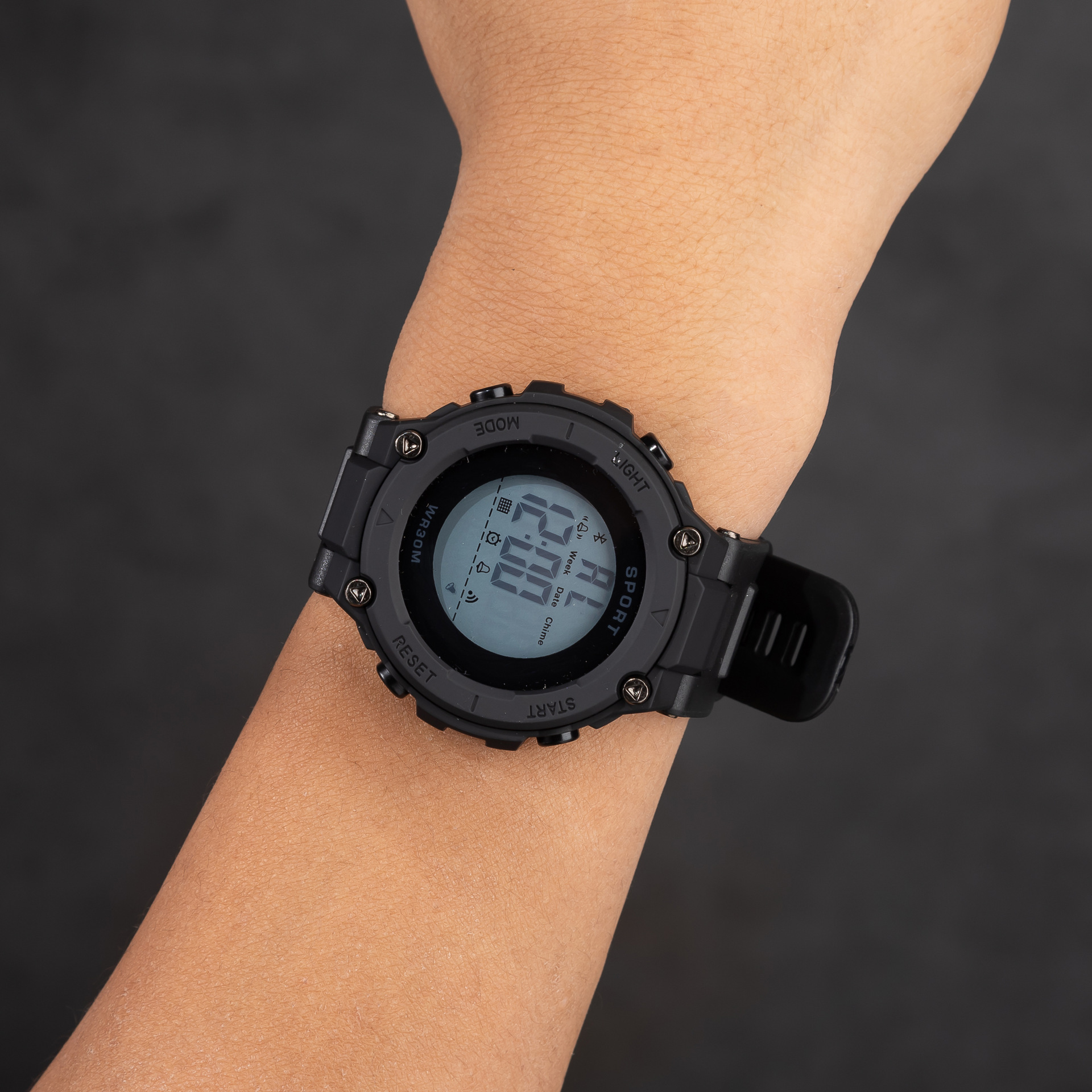 新款数显男士深度防水手表多功能夜光户外休闲学生圆形电子表详情6