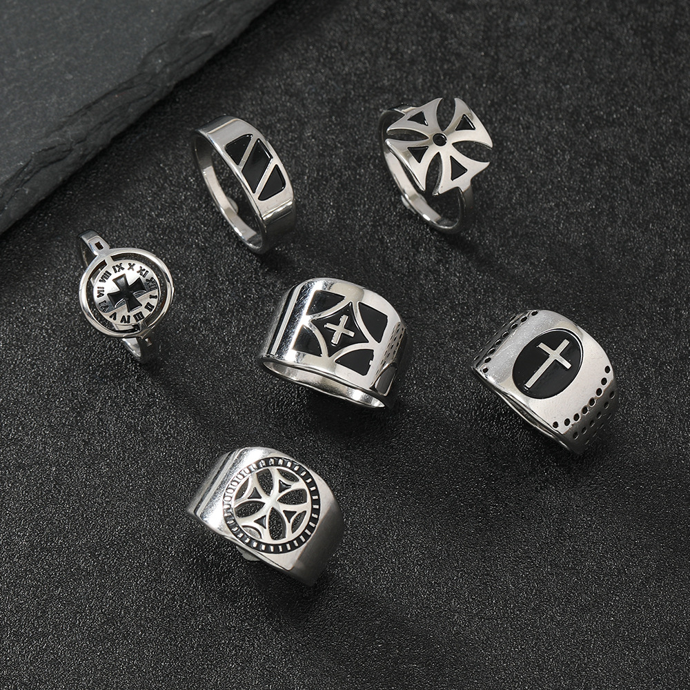 跨境不锈钢饰品 夸张朋克风切割镂空腐蚀抹黑油十字架钛钢戒指 厂详情3