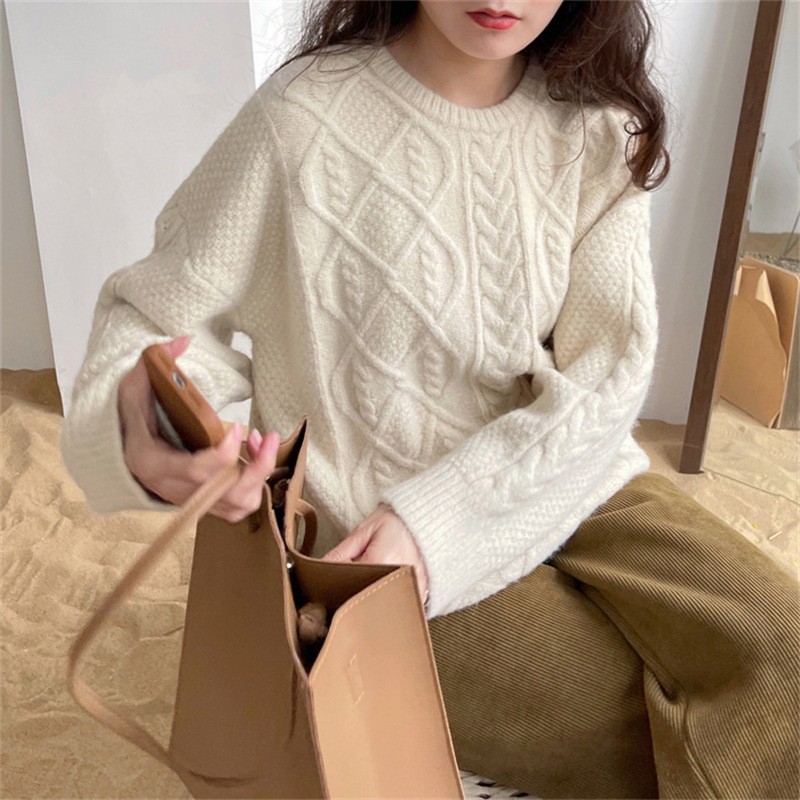 This is a new Japanese-style sweet and gentle style sweater for women in the autumn and winter of 2025. It features a round neck, loose and slimming long-sleeved pullover knitted top pic 3