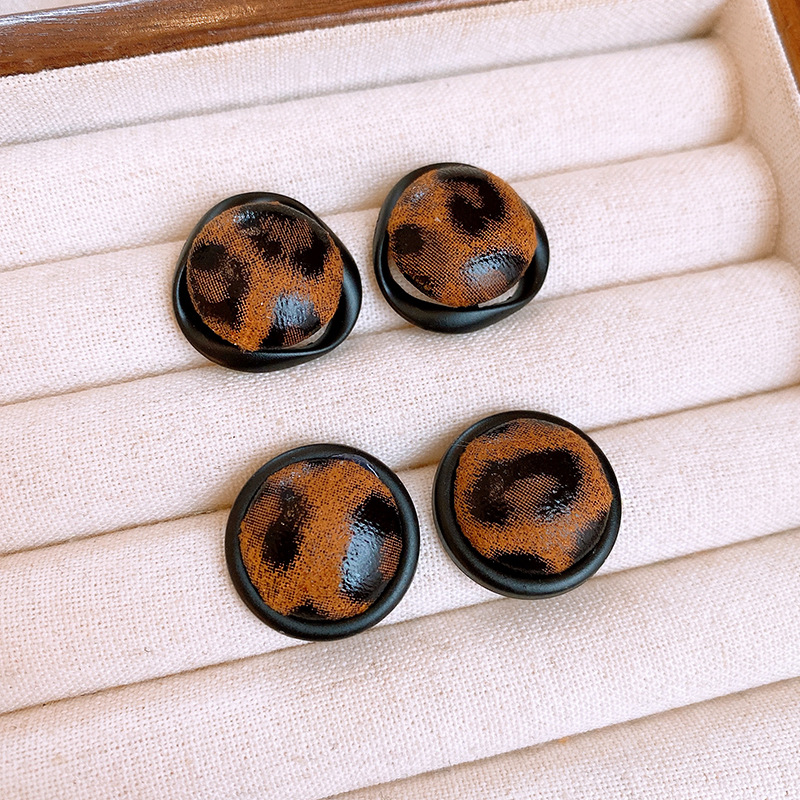 银针跨境复古皮革豹纹圆形耳钉欧美潮流高级感耳环时尚美拉德耳饰详情7