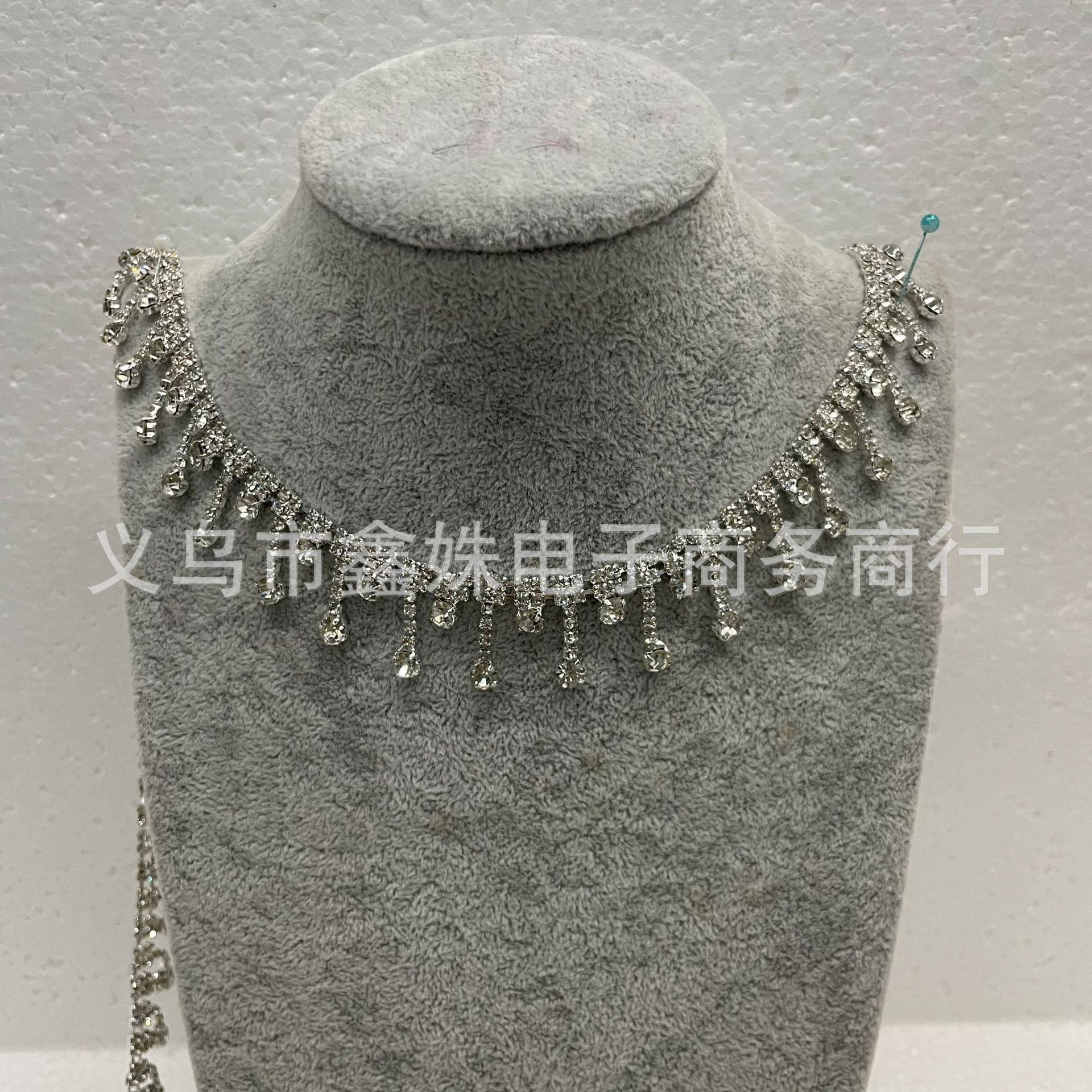 Cross-border best-selling double-row irregular water diamond tassel chains, glass bead diamond chains, clothing accessories, shoes and boots, decorative items and accessories pic 6