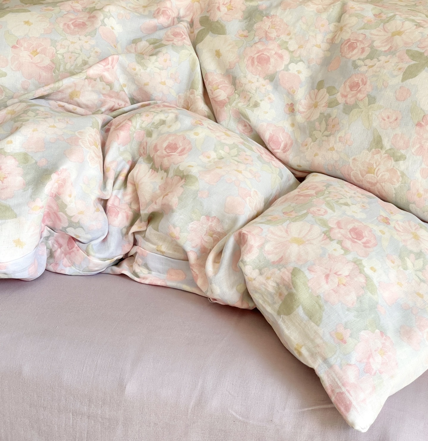 A set of three or four pieces with fresh small floral print double-layer yarn, pure cotton soft naked sleeping quilt cover and cartoon bedding pic 96