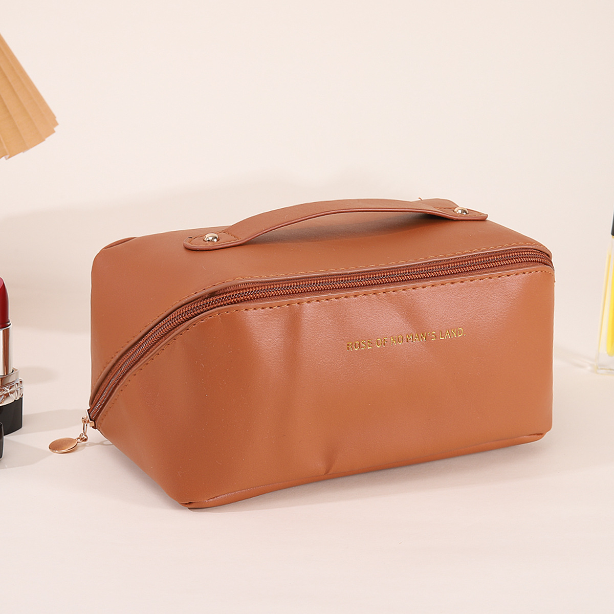 pu时尚便捷化妆包旅行收纳包大容量洗漱包手提高颜值枕头化妆包详情19