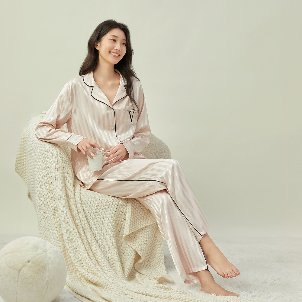 The new Spring/Summer 2024 shiny striped home wear, ice silk pajamas for women and ж a м a set are in stock pic 11