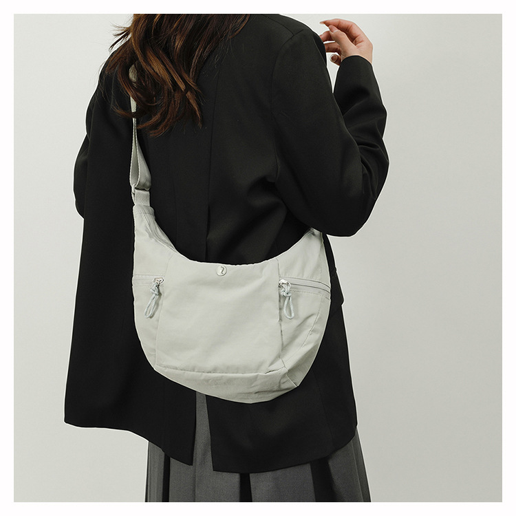 包包女lulu饺子包新款牛角包休闲健身运动包潮百搭通勤单肩斜挎包详情17