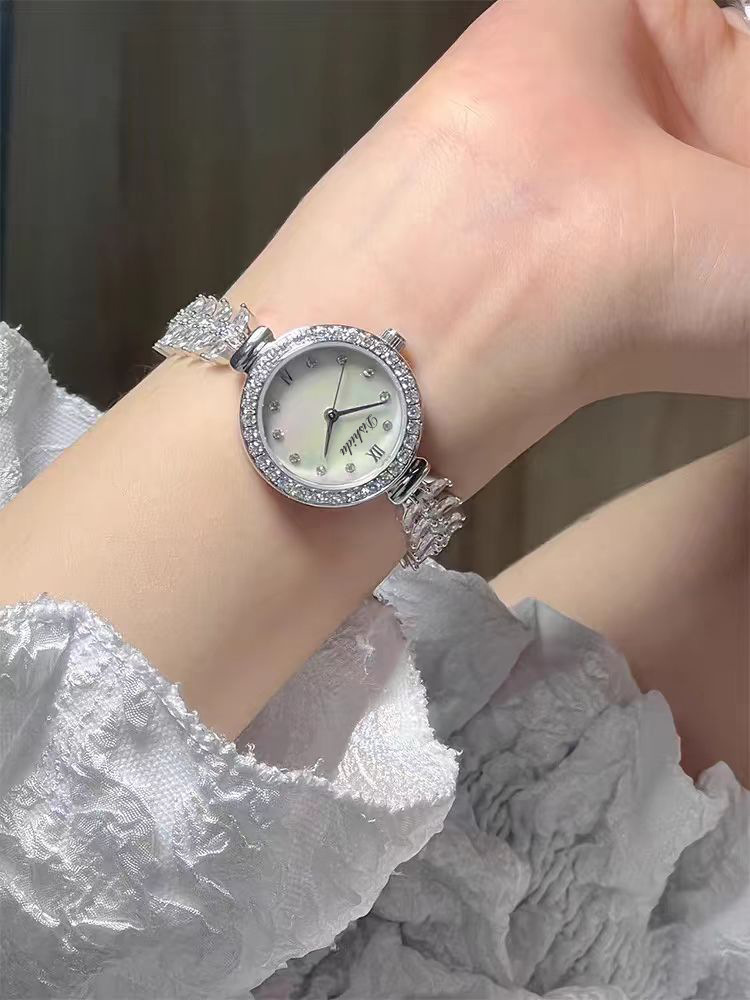 美人鱼手表小表盘满天星手链条表轻奢同款小红书爆款鱼尾链女表详情6