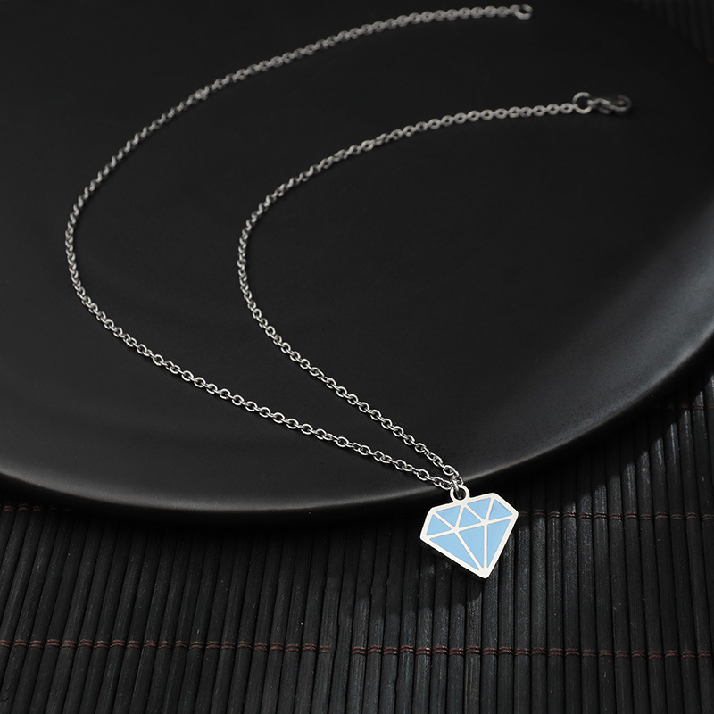 Wholesale of popular small accessories in Europe and America in 2024: ins style, versatile sweater chains, titanium steel necklaces, diamond-shaped pendants pic 5