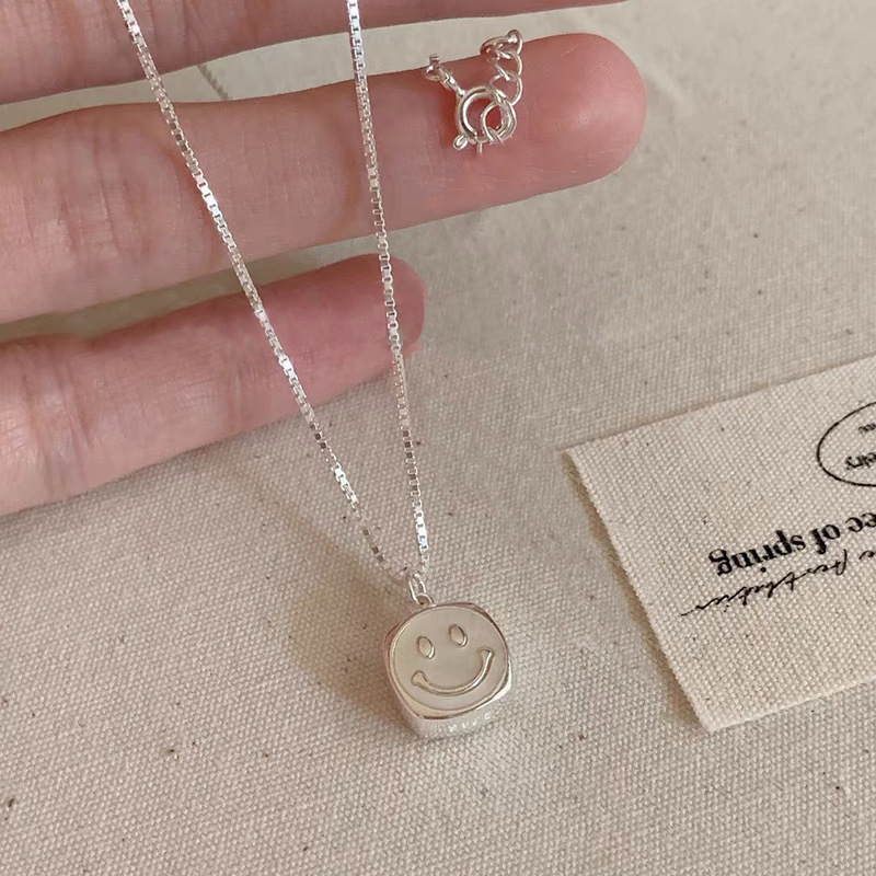 Square smiling face necklace S925 sterling silver collarbone chain for women, simple, light luxury, versatile for commuting, cute, small and fashionable jewelry pic 2