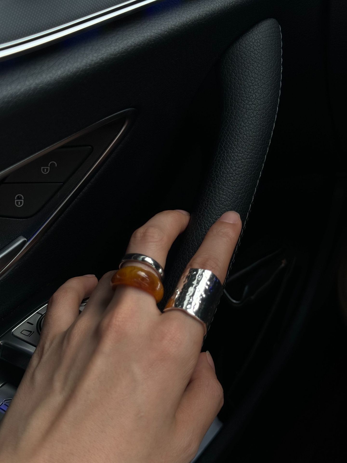 A niche and unique irregular-shaped resin ring with a cold opening shows off. The open copper electroplated ring pairs well with a versatile ring for women pic 20