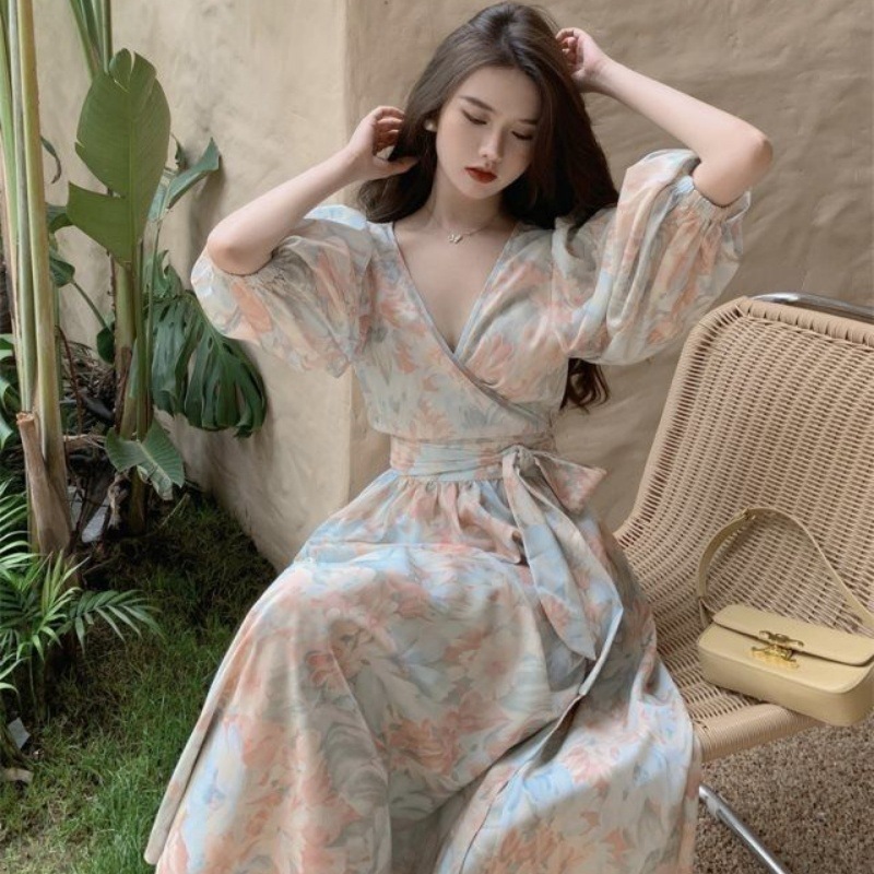The floral print dress, with a light mature style, exudes a high-end and youthful charm. It features a fashionable design with a cinched waist and straps, making you look like a goddess in summer pic 1