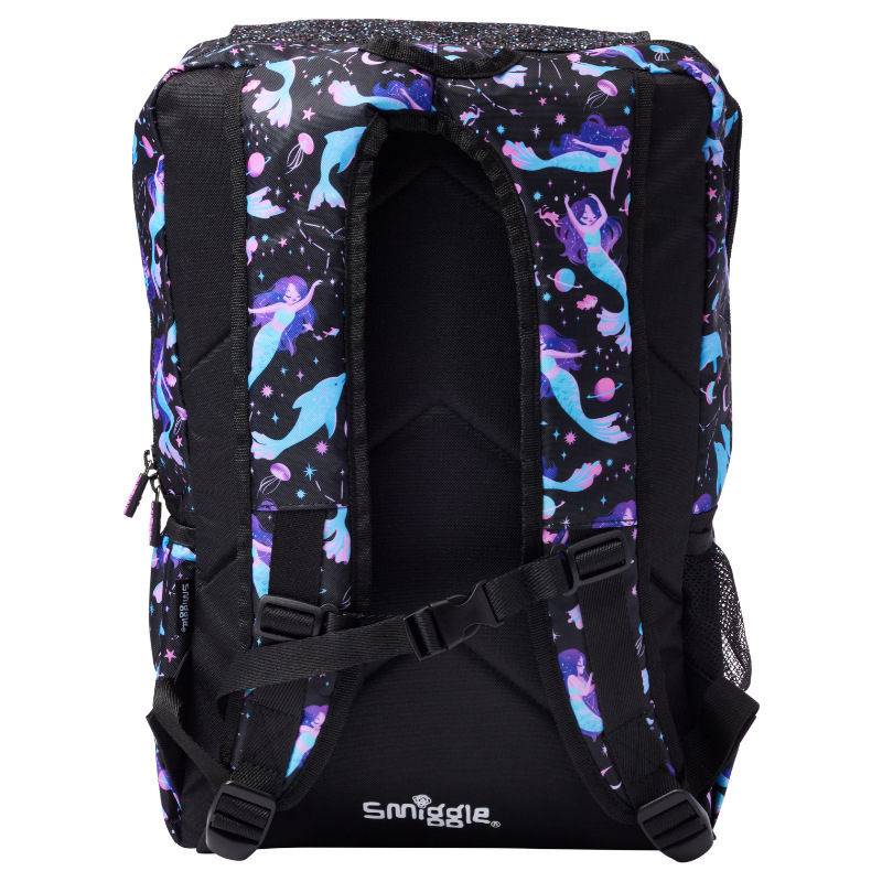 ويستطيع الأطفال الذين يحملون حقائب مدرسية من طراز Smiggle الكبيرة في أستراليا الحصول على حقائب ترفيهية مزدوجة في الهواء الطلق pic 5