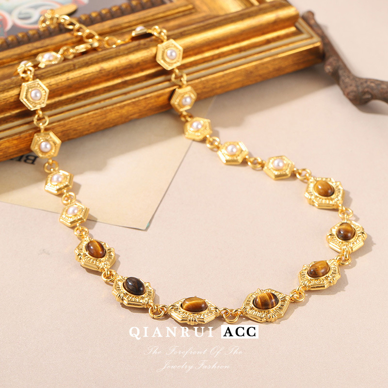 Vintage vintag Western antique geometric patchwork necklace, simple black and gold, niche design, French light luxury collarbone chain pic 21