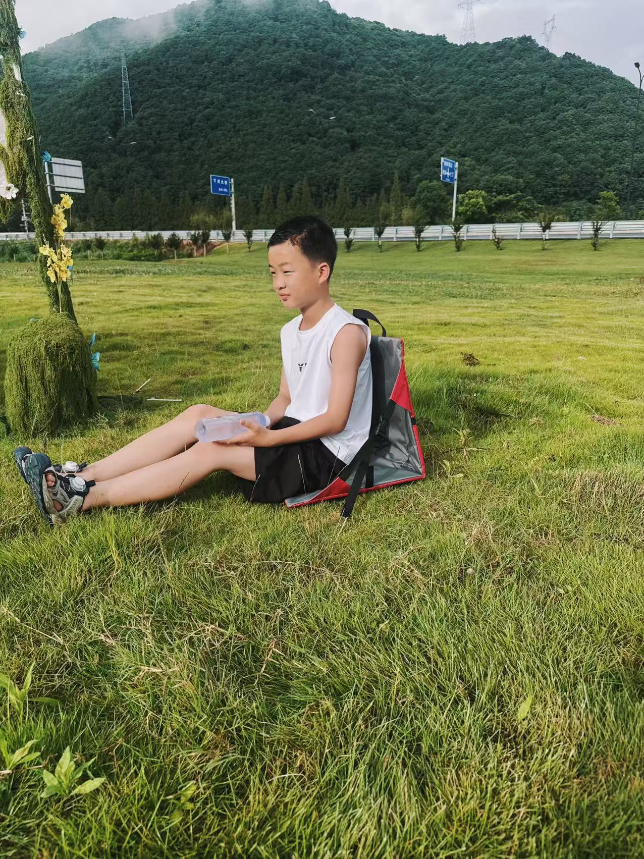 Cross-border Amazon outdoor thickened anti-dirt seat cushion, camping convenient concert seat cushion with backrest, moisture-proof seat cushion pic 3