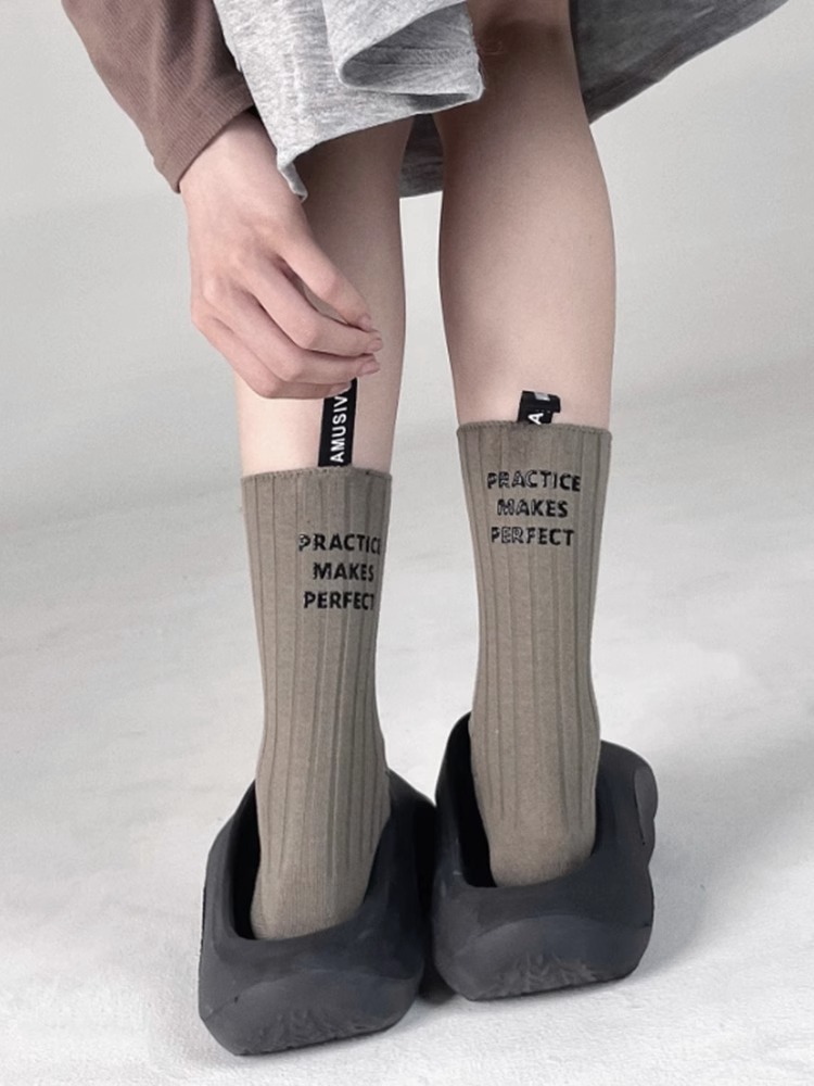 春夏新款日系百搭后跟标签字母袜子男女情侣运动中筒袜ins潮详情6