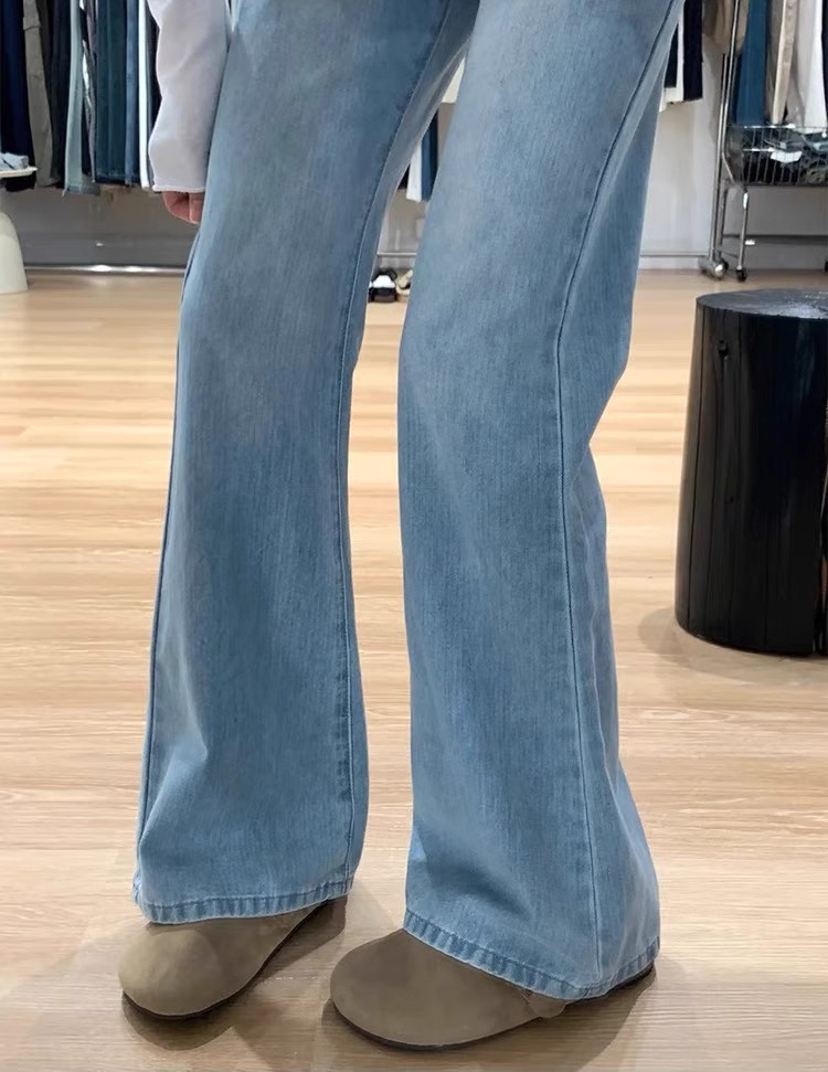 Light-colored, slightly flared jeans for women, a new summer style. Plus-size, slimming, pear-shaped figure, flared hoof-shaped pants pic 11