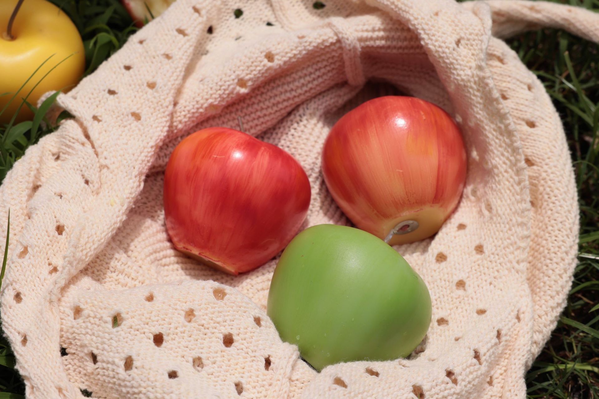 咬一口苹果手绘水果摆件香薰蜡烛高级创意造型蜡烛礼物批发外贸详情7