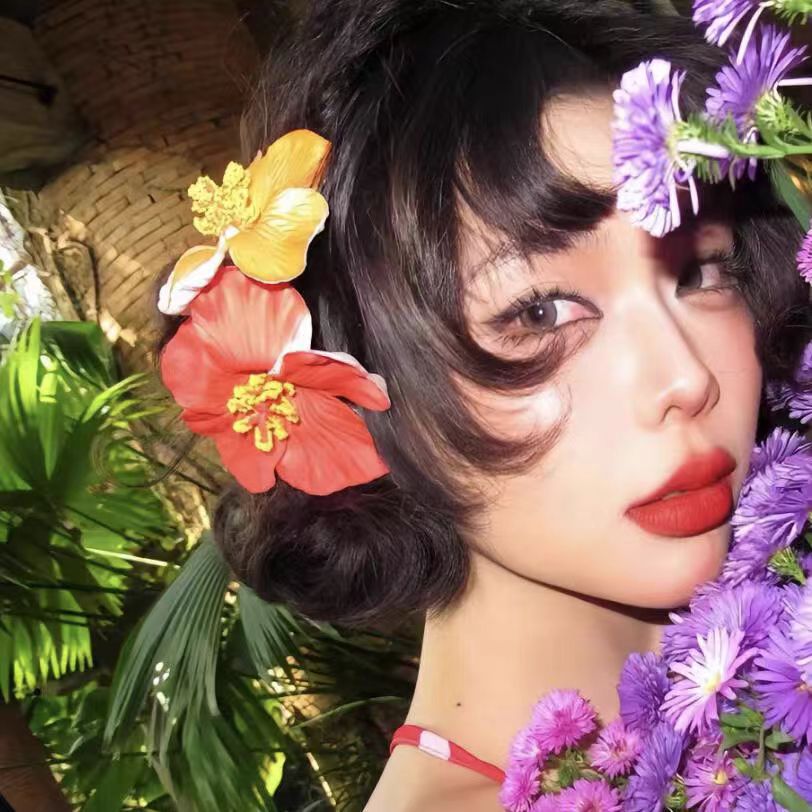 This trendy faux hibiscus flower hair clip exudes a high-end atmosphere. The side clip is a Bohemian hair band for a seaside vacation pic 11