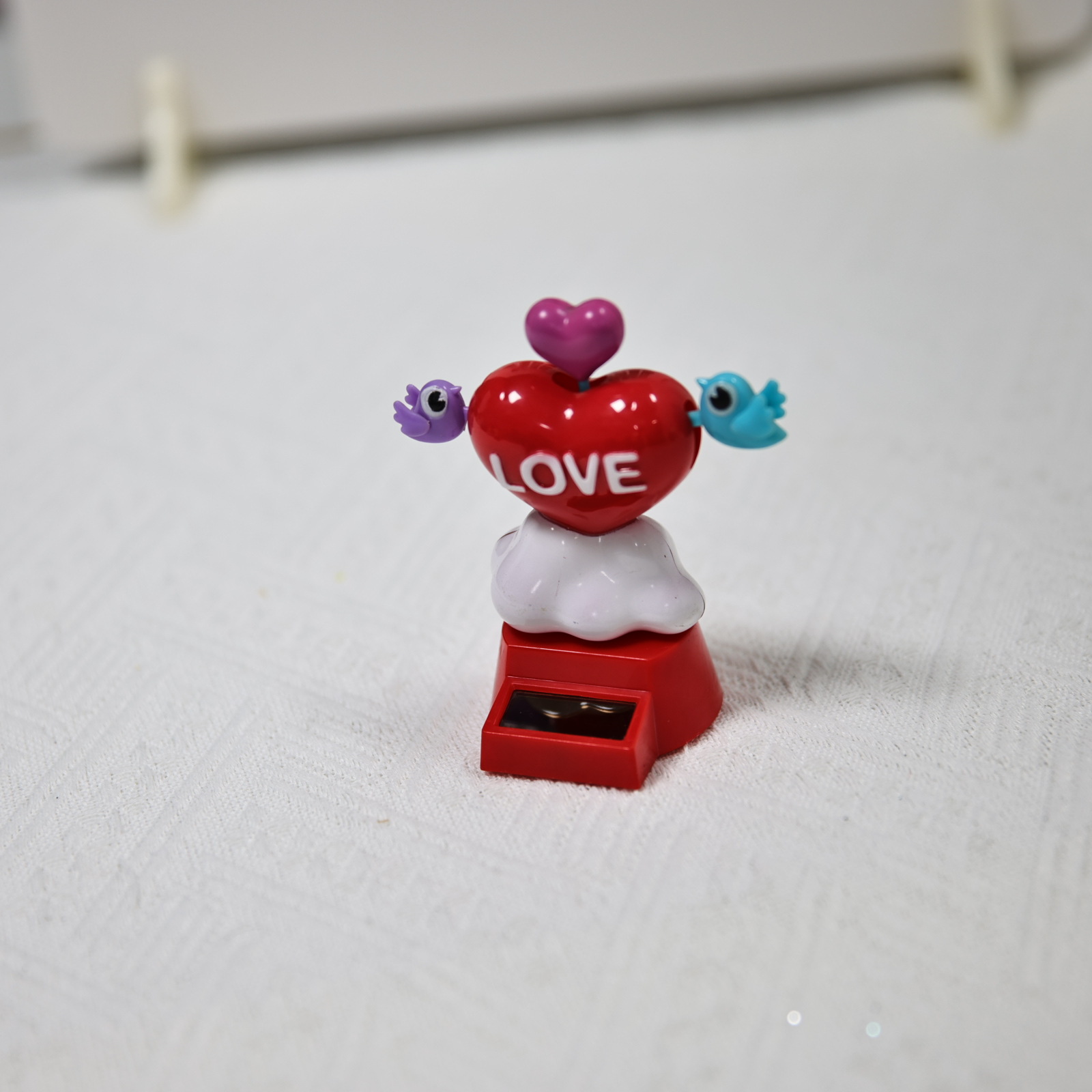 Factory direct sales of solar-powered car decoration figurines, Qixi Festival couple love car interior decoration items pic 3