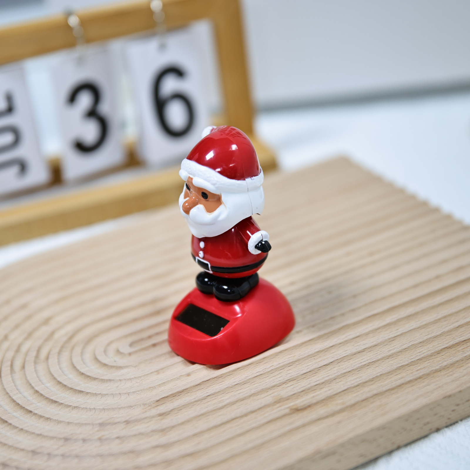 Cross-border best-selling solar-powered car ornaments, rocker, Christmas gifts, and white-bearded Santa Claus accessories pic 7