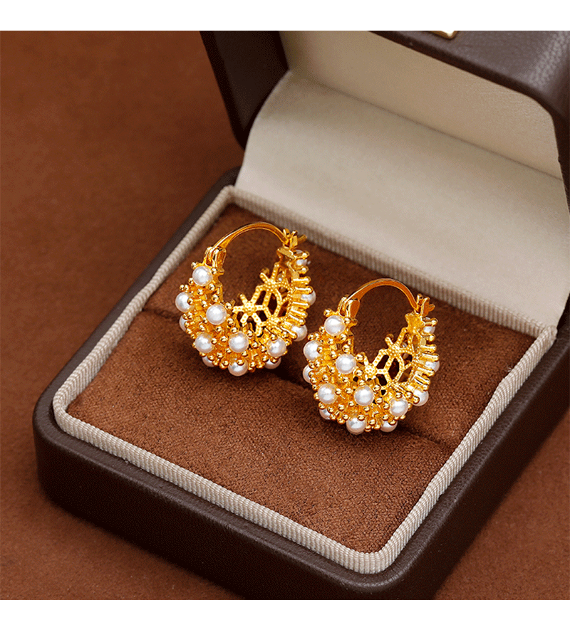 French-style gentle and sweet, super dazzling hollowed-out flower basket ear buckles, elegant and exquisite, cool and refreshing, popular vacation-style earrings pic 2
