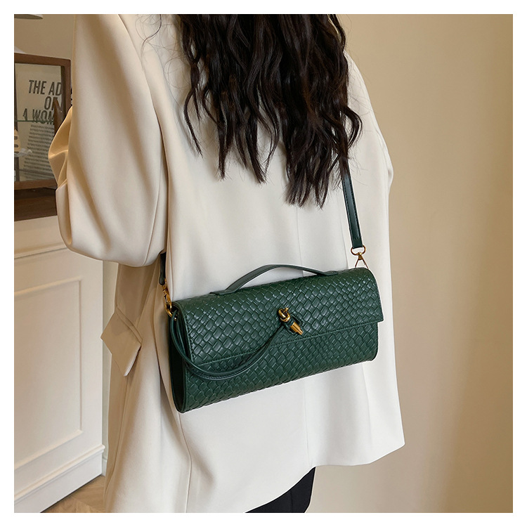 A new cross-border woven pattern single-shoulder crossbody bag with a retro texture, a hand-held baguette bag, and a versatile and elegant evening clutch pic 39