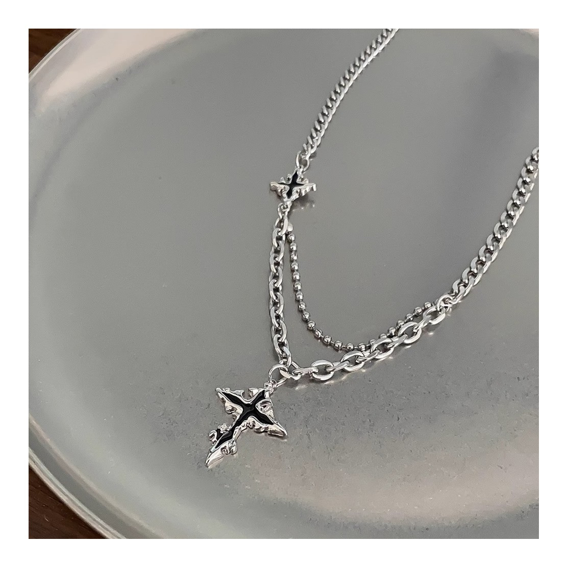 Cross-patterned titanium steel necklace for men, trendy, niche, versatile and non-fading accessory, high-end collarbone chain, light luxury accessory pic 5