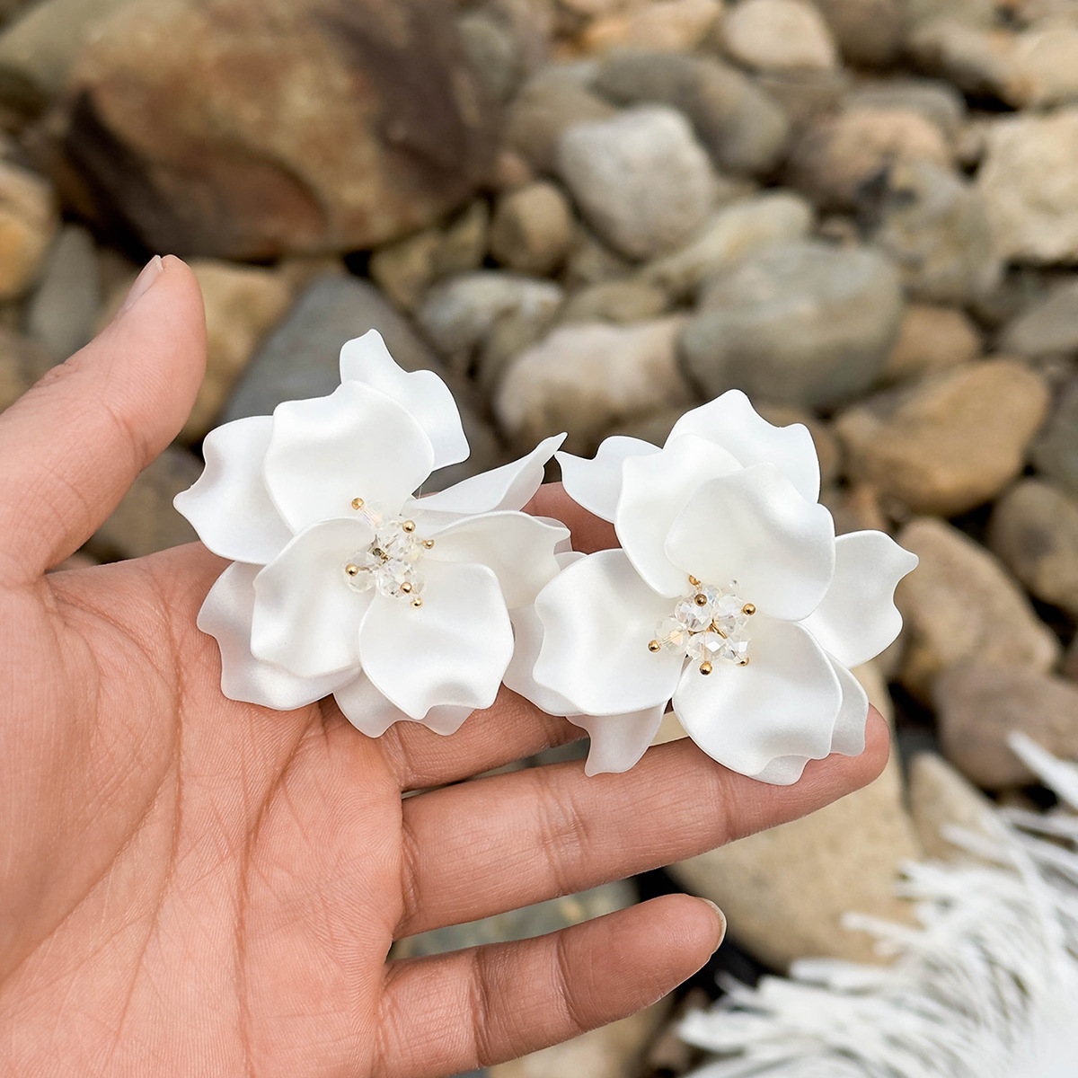 亚马逊跨境清新甜美彩色树脂花瓣花朵耳钉气质多巴胺 耳环耳饰女详情34